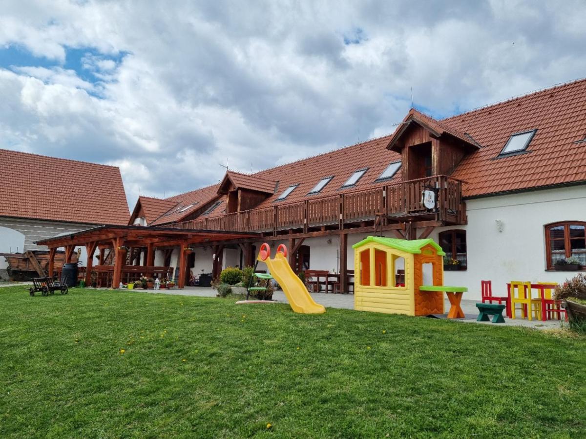 Hotel Penzion U Farmáře Chotoviny Exterior foto