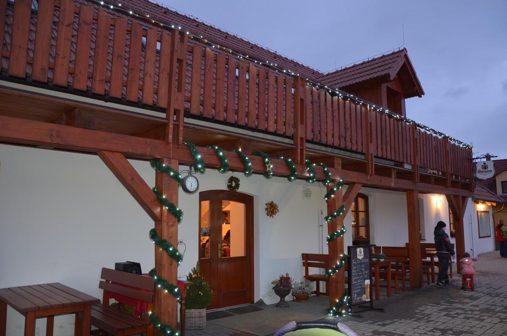 Hotel Penzion U Farmáře Chotoviny Exterior foto